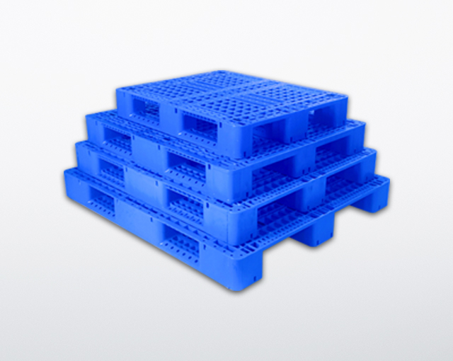 Plastic forklift pallet